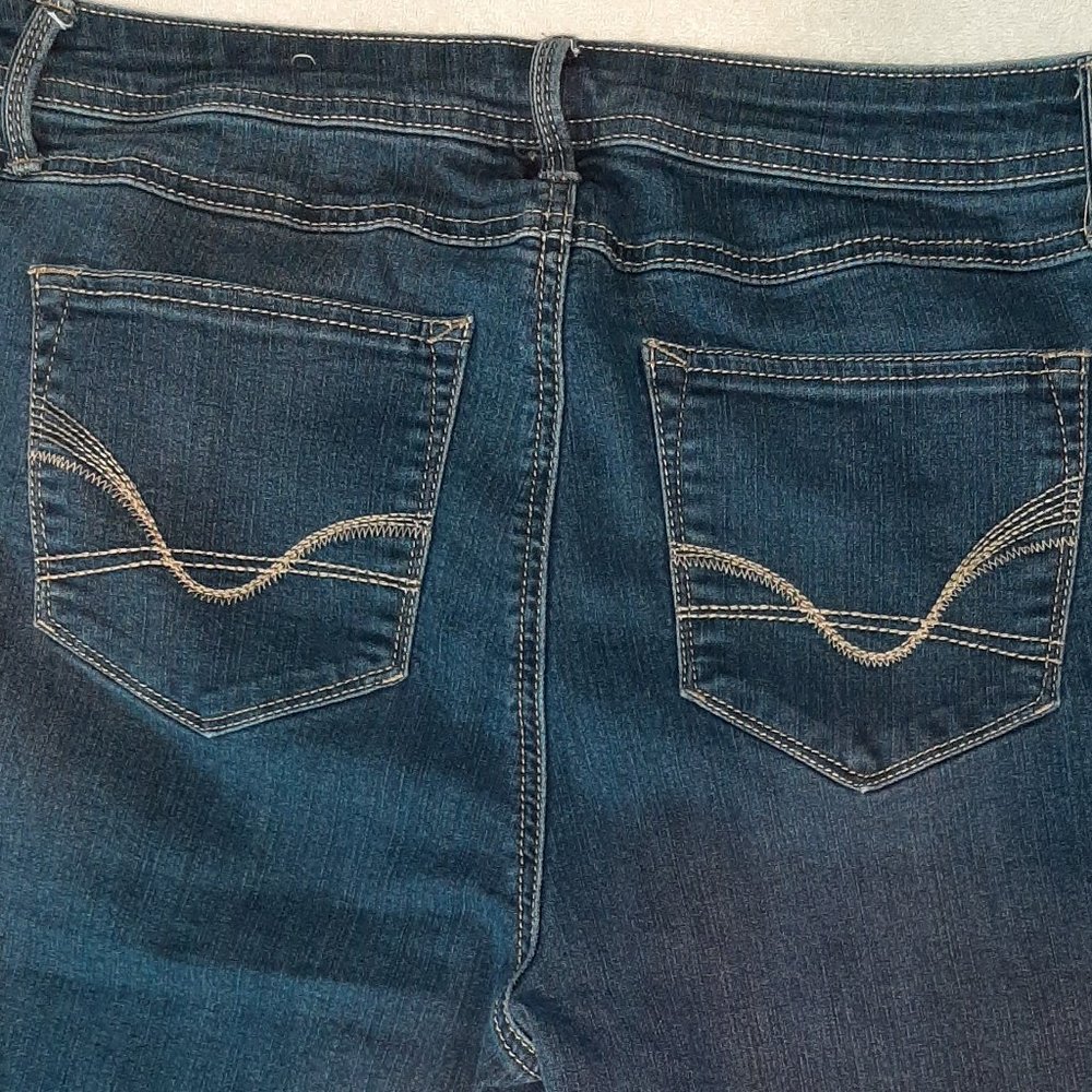 Ladies Denim Bermuda Shorts by Woman 62/ size 14 - Picture 5 of 11